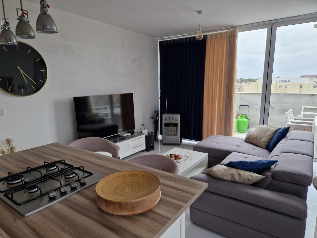 Town Pent House Lägenhet Luqa Exteriör bild