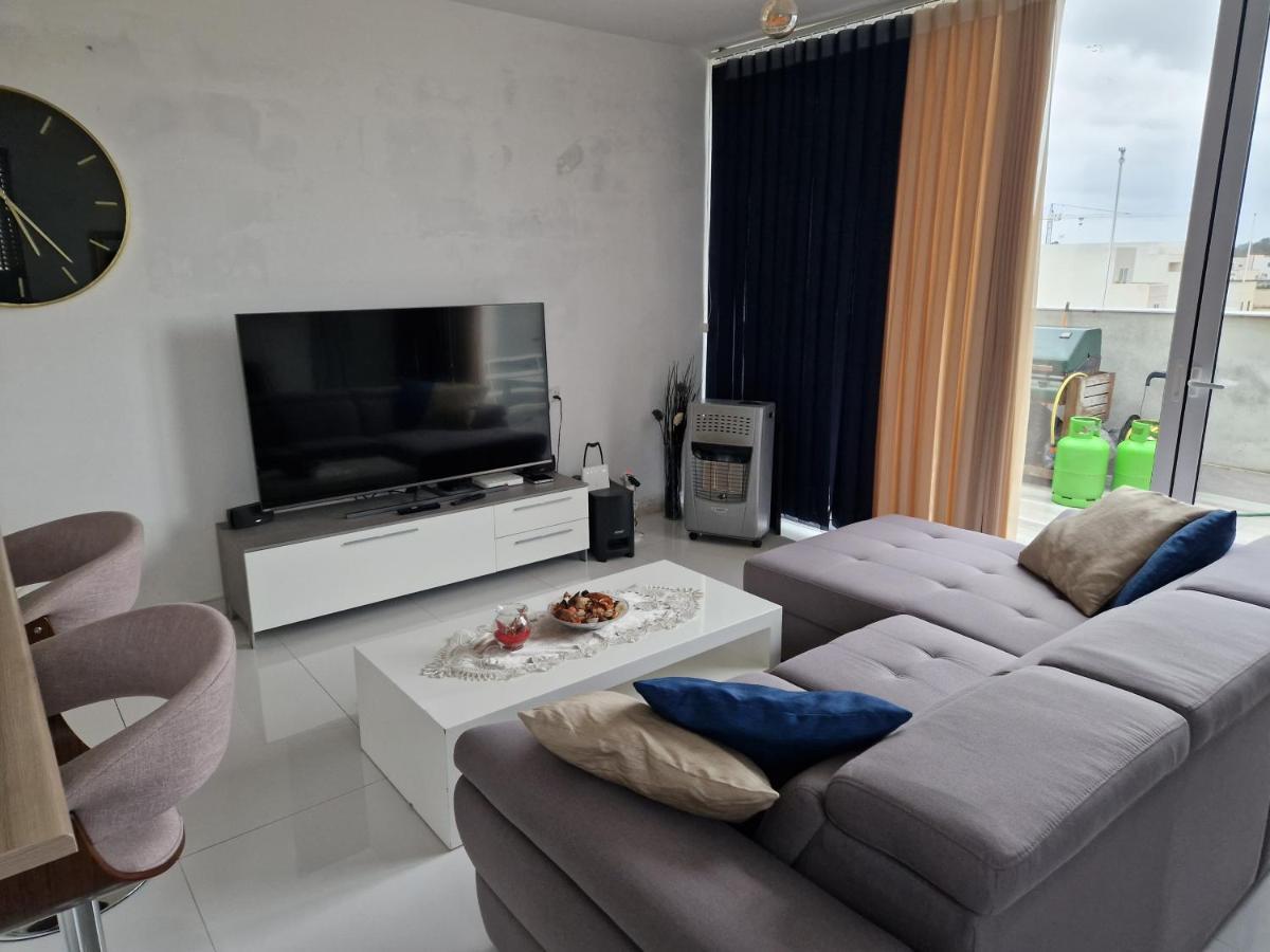Town Pent House Lägenhet Luqa Exteriör bild