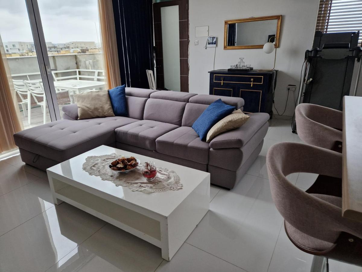 Town Pent House Lägenhet Luqa Exteriör bild