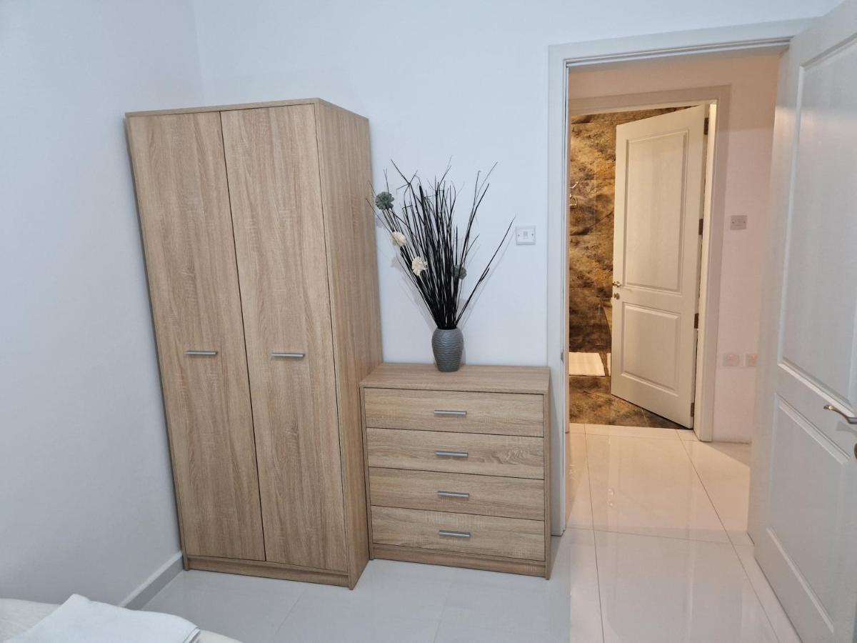 Town Pent House Lägenhet Luqa Exteriör bild
