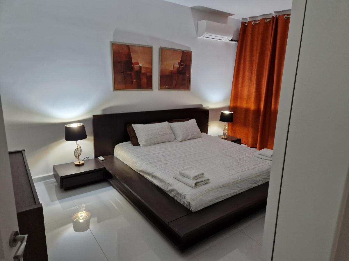 Town Pent House Lägenhet Luqa Exteriör bild