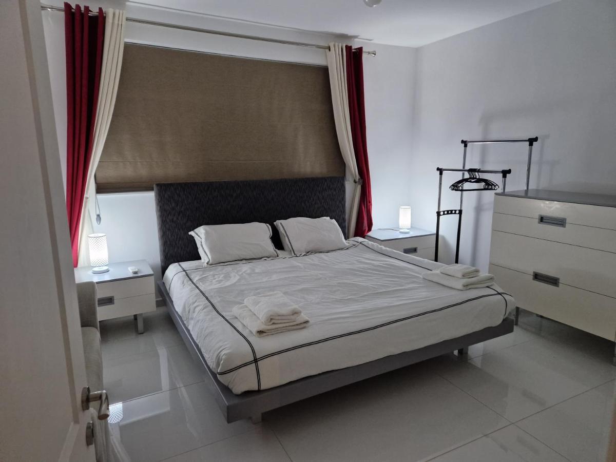 Town Pent House Lägenhet Luqa Exteriör bild